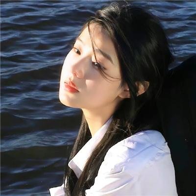 踉跄的女孩